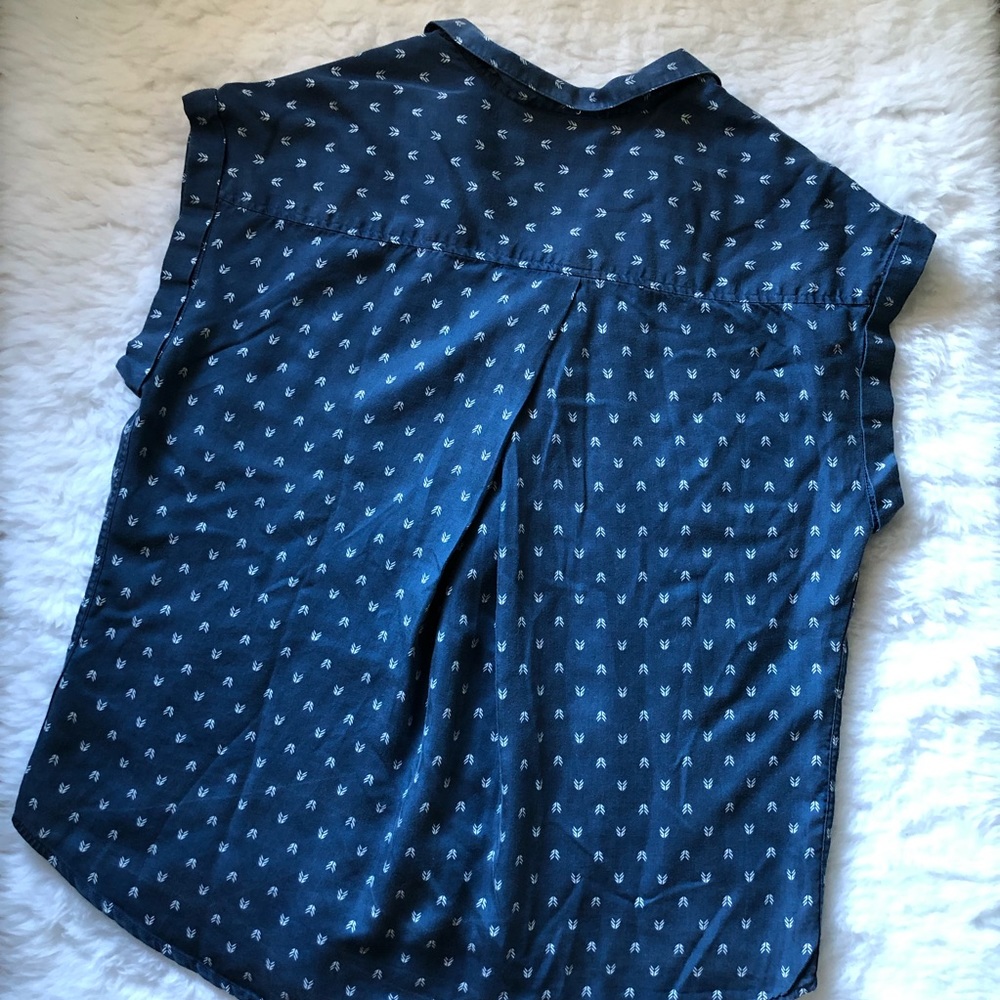 Jachs Girlfriend | Arrow Print Chambray Shirt - image 6